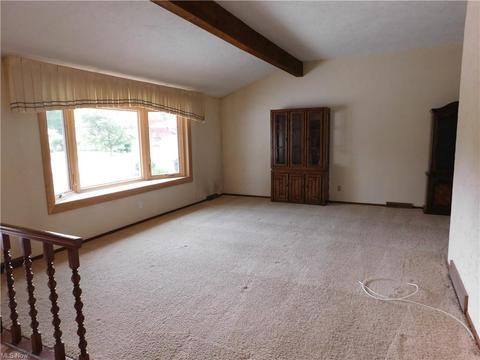 8200 Pinehurst Dr, Parma, OH 44129 photo 3