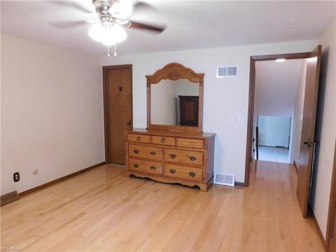 8200 Pinehurst Dr, Parma, OH 44129 photo 9