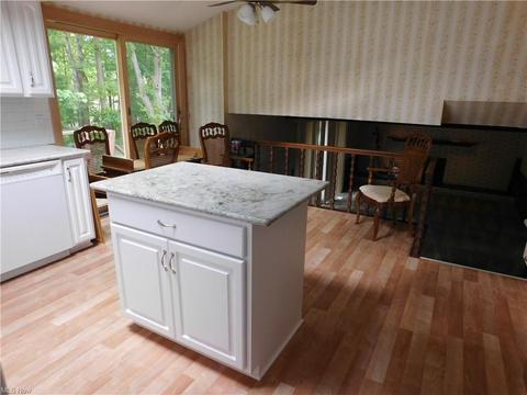 8200 Pinehurst Dr, Parma, OH 44129 photo 21