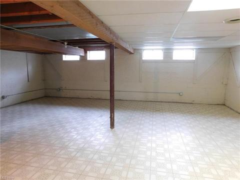 8200 Pinehurst Dr, Parma, OH 44129 photo 28
