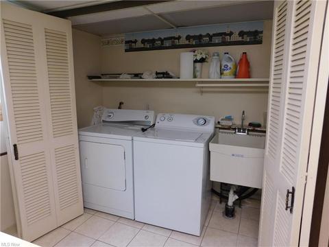 8200 Pinehurst Dr, Parma, OH 44129 photo 25