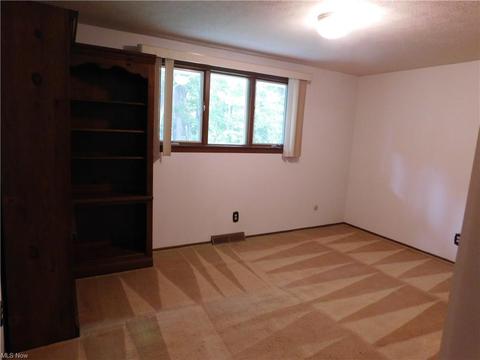 8200 Pinehurst Dr, Parma, OH 44129 photo 10