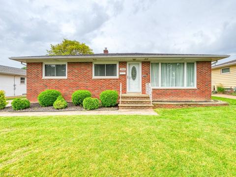 2965 Augustine Dr, Parma, OH 44134 photo 1