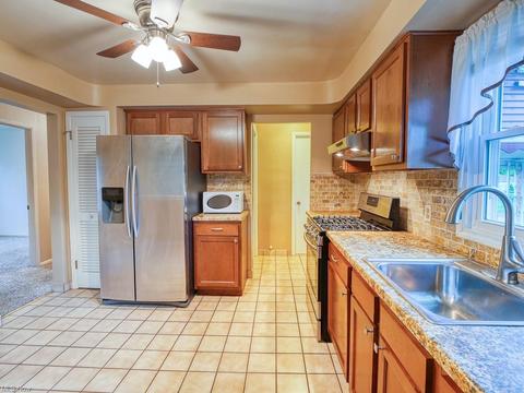 2965 Augustine Dr, Parma, OH 44134 photo 4