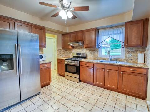 2965 Augustine Dr, Parma, OH 44134 photo 5