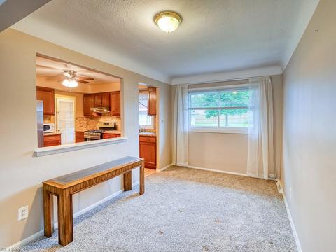 2965 Augustine Dr, Parma, OH 44134 photo 3