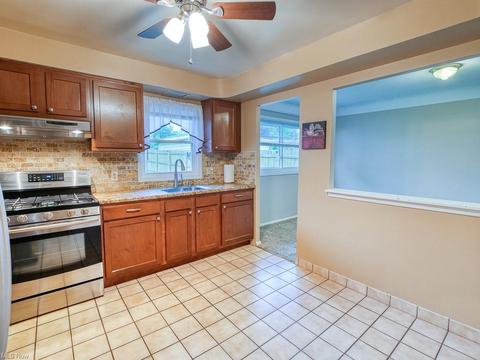 2965 Augustine Dr, Parma, OH 44134 photo 6