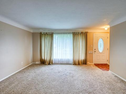 2965 Augustine Dr, Parma, OH 44134 photo 9
