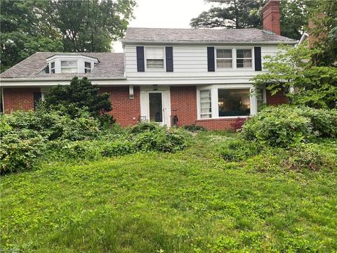 2534 Rubyvale Rd, Cleveland, OH 44118 photo 1