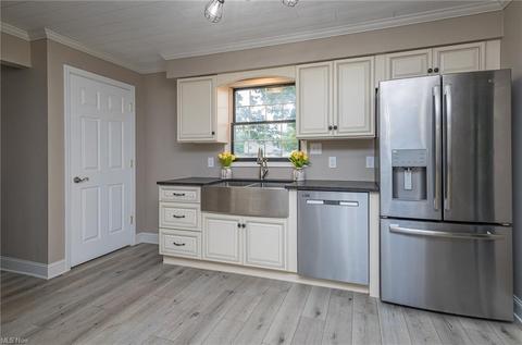 6400 Sequoia Dr, Parma, OH 44134 photo 8