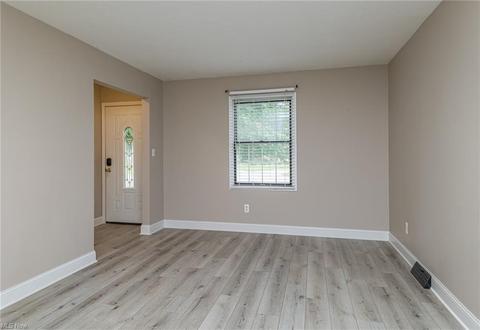 6400 Sequoia Dr, Parma, OH 44134 photo 10