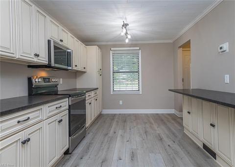 6400 Sequoia Dr, Parma, OH 44134 photo 5