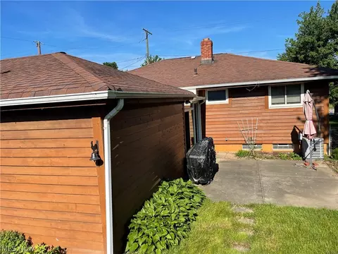 6399 Smith Rd, Brook Park, OH 44142 photo 4