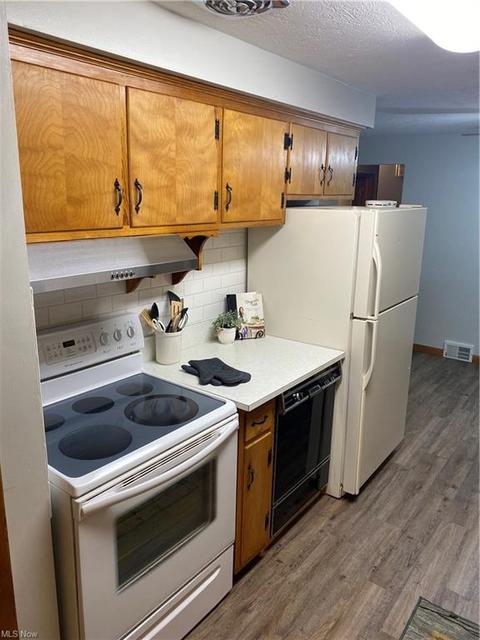 416 Abbe Rd N, Elyria, OH 44035 photo 8