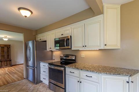1888 Rush Rd, Wickliffe, OH 44092 photo 8