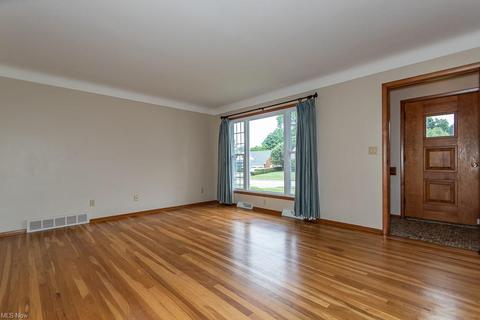 1888 Rush Rd, Wickliffe, OH 44092 photo 3
