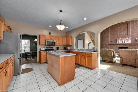 4303 S Fall Lake Dr, Avon, OH 44011 photo 2