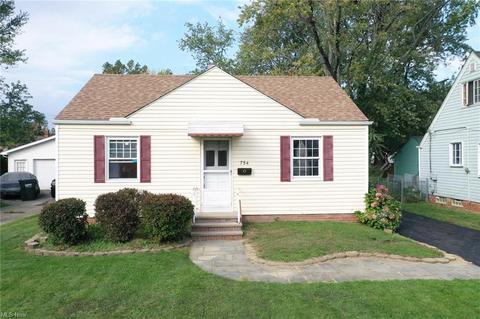 754 E 258th St, Euclid, OH 44132 photo 2