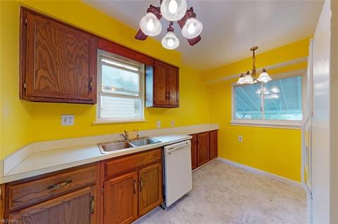 754 E 258th St, Euclid, OH 44132 photo 16