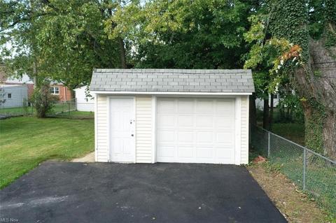 754 E 258th St, Euclid, OH 44132 photo 6