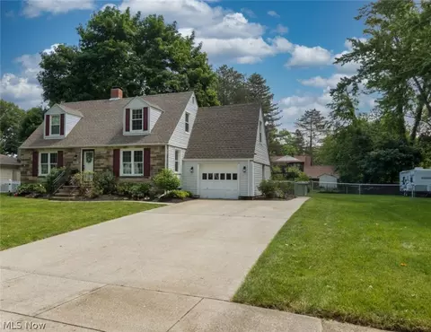 7253 Beechwood Dr, Mentor, OH 44060 photo 2