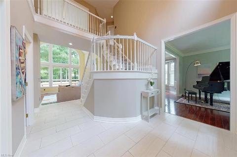 5562 High Point Rd, Solon, OH 44139 photo 2