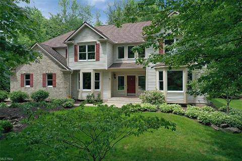 5562 High Point Rd, Solon, OH 44139 photo 1