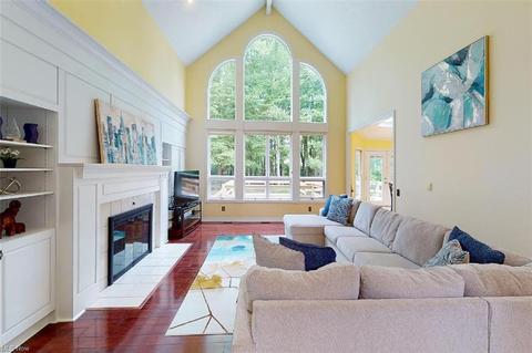 5562 High Point Rd, Solon, OH 44139 photo 3