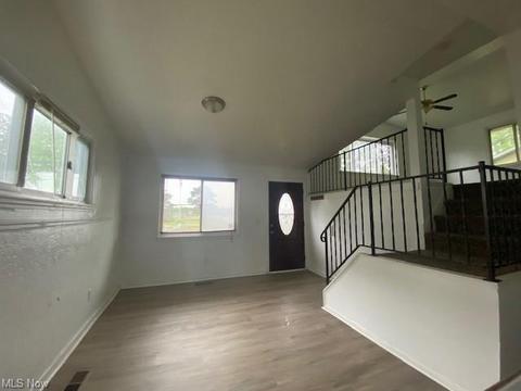 317 Warden Ave, Elyria, OH 44035 photo 3