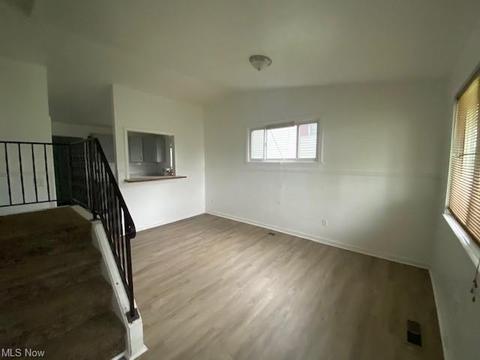 317 Warden Ave, Elyria, OH 44035 photo 2