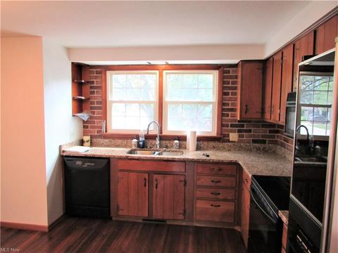 830 Salem Dr, Huron, OH 44839 photo 3