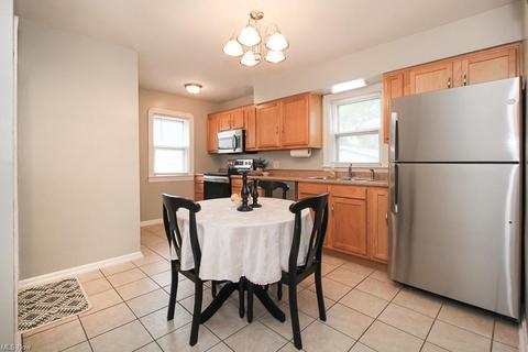 1113 Bell Ct, Elyria, OH 44035 photo 9