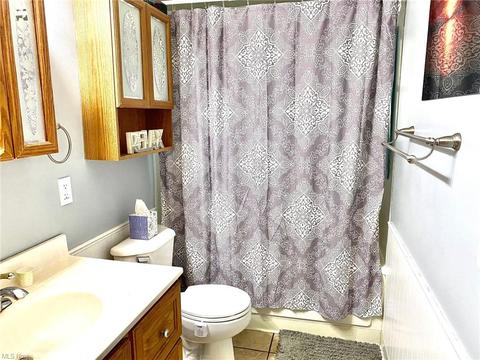 756 Abbe Rd N, Elyria, OH 44035 photo 9