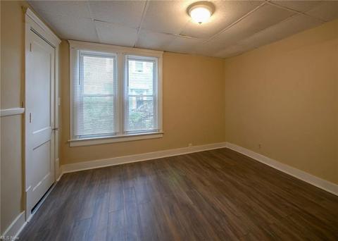 700 Carpenter St, Akron, OH 44310 photo 8