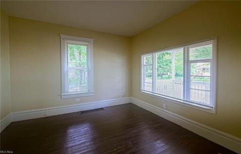 700 Carpenter St, Akron, OH 44310 photo 5