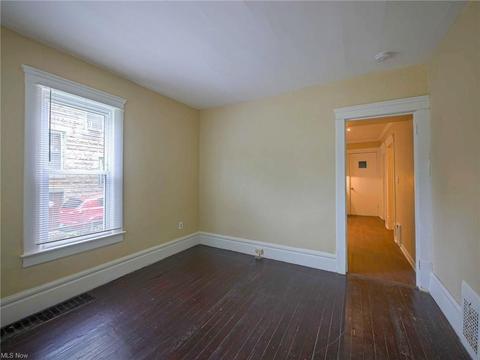 700 Carpenter St, Akron, OH 44310 photo 3