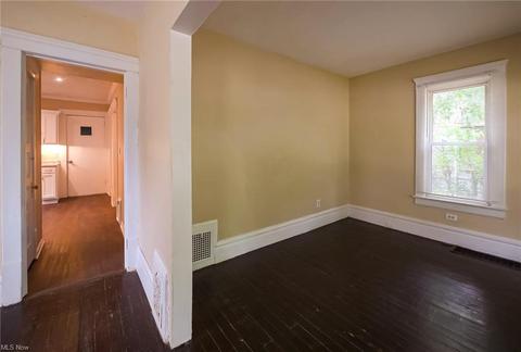 700 Carpenter St, Akron, OH 44310 photo 4