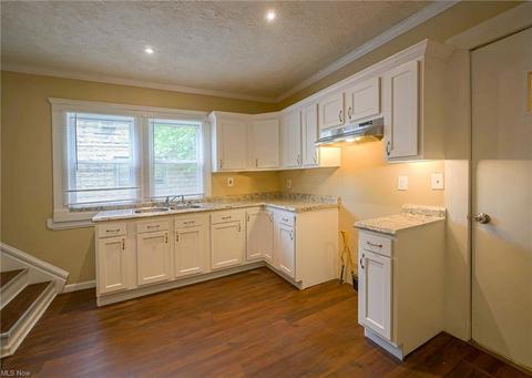 700 Carpenter St, Akron, OH 44310 photo 6