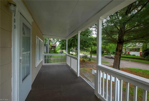 700 Carpenter St, Akron, OH 44310 photo 2