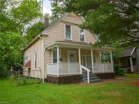 700 Carpenter St, Akron, OH 44310 photo 1