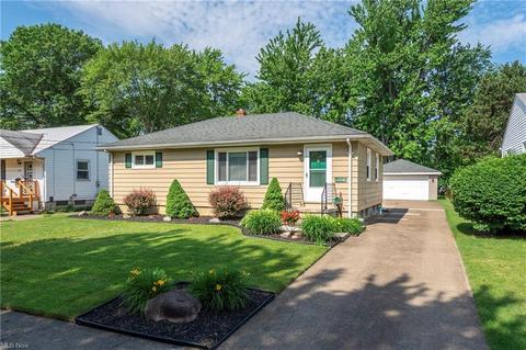 374 White Oak Dr, Elyria, OH 44035 photo 2