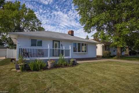 30209 Vineyard Rd, Willowick, OH 44095 photo 2