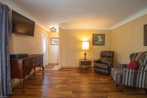 30209 Vineyard Rd, Willowick, OH 44095 photo 4