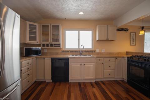 30209 Vineyard Rd, Willowick, OH 44095 photo 12