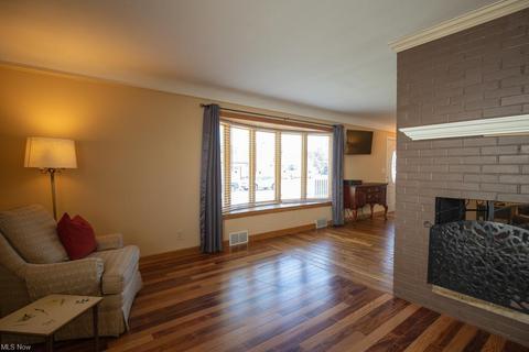30209 Vineyard Rd, Willowick, OH 44095 photo 7