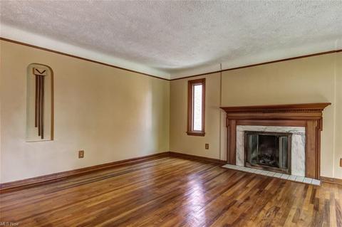 110 E 267th St, Euclid, OH 44132 photo 2