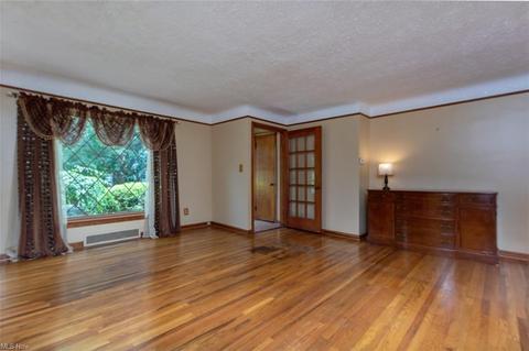 110 E 267th St, Euclid, OH 44132 photo 4