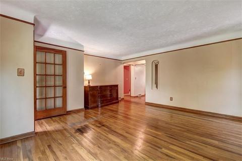 110 E 267th St, Euclid, OH 44132 photo 5