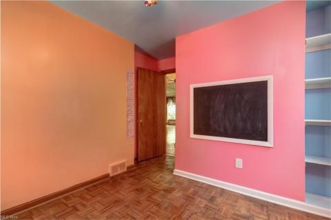 110 E 267th St, Euclid, OH 44132 photo 9