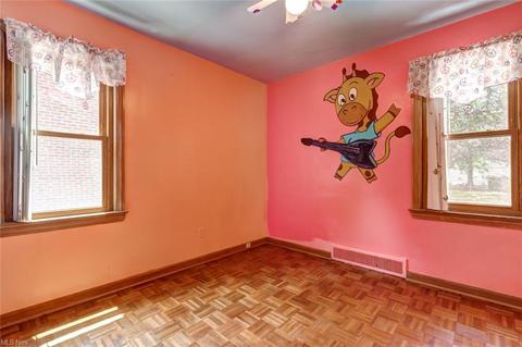 110 E 267th St, Euclid, OH 44132 photo 8